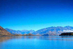 Lake Wanaka - picture perfect location with mountainous backdrop - Luxury short breaks South Island